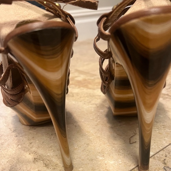 Brown and Gold Unique Platform Heels Size 9 - Picture 7 of 11